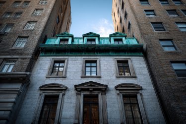Mixed use investment building